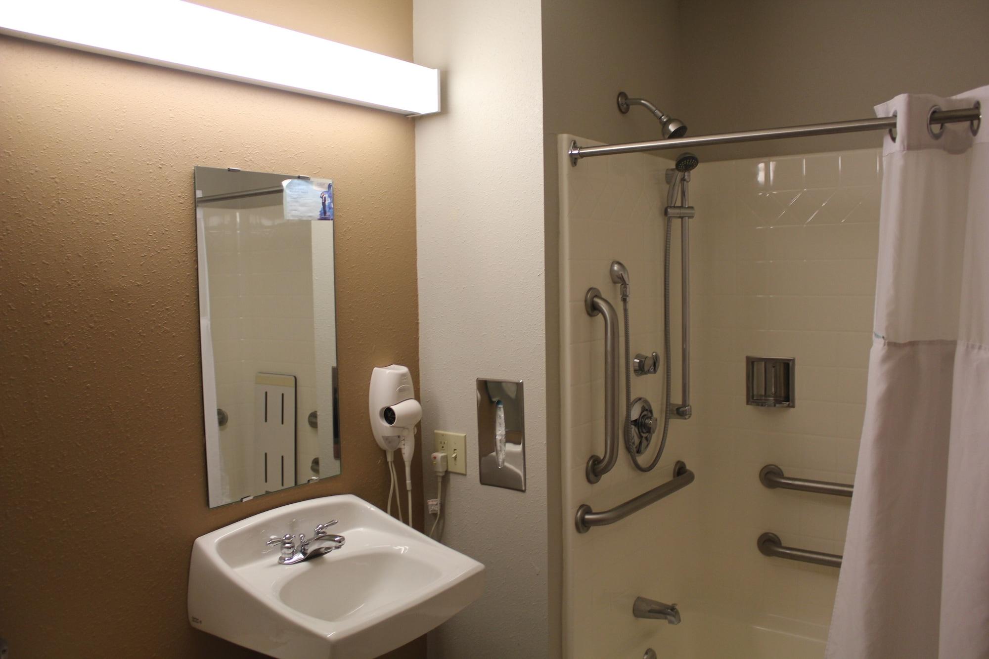 Hotel Microtel & By Wyndham 2*