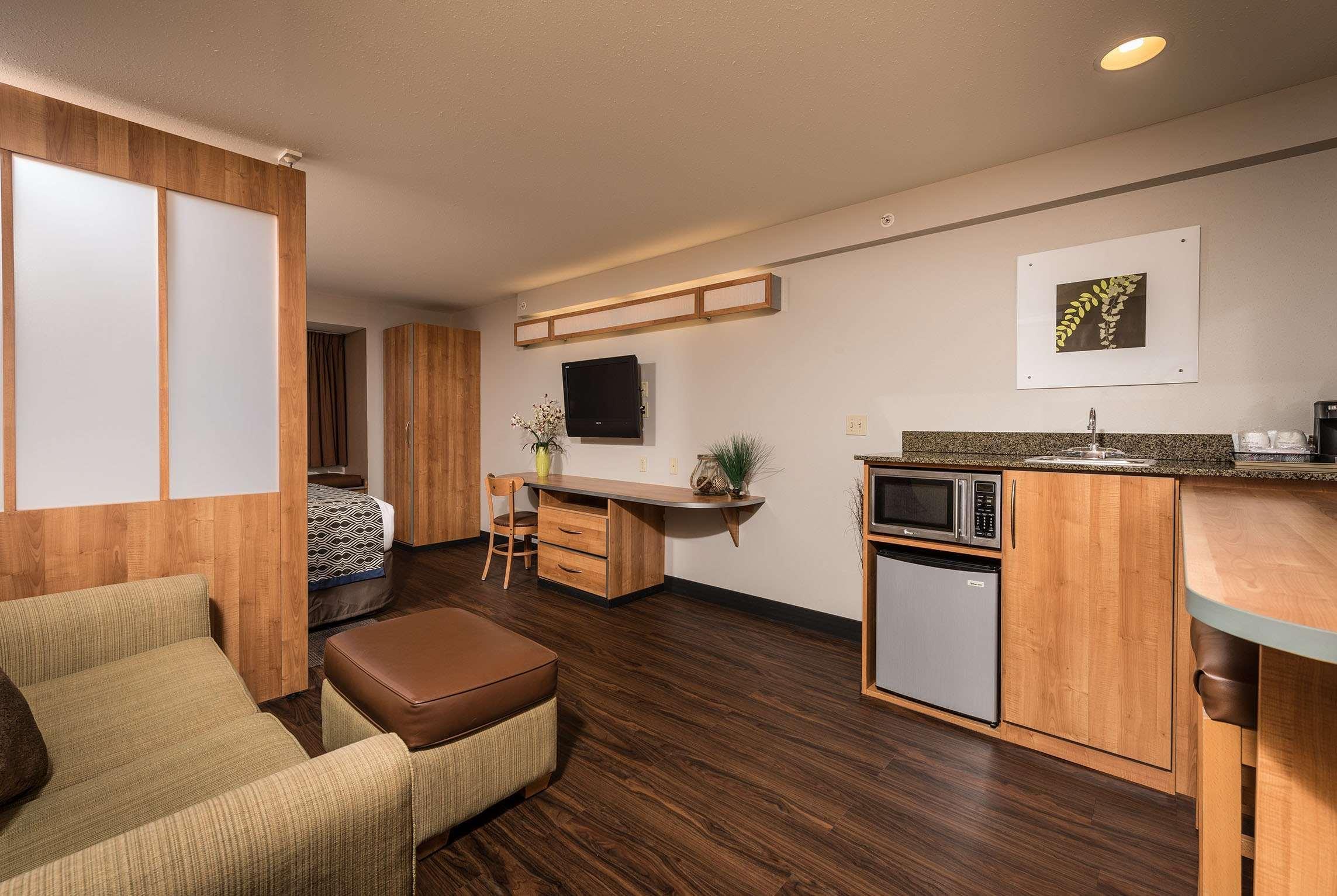 Microtel & By Wyndham Hotel 2*