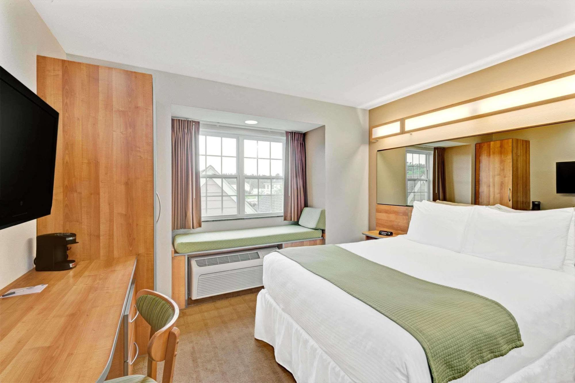 Hotel Microtel & By Wyndham